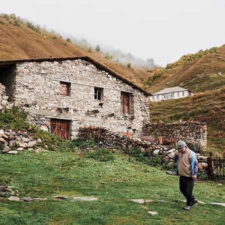 Gunter Guest House Adishi Bagian luar foto