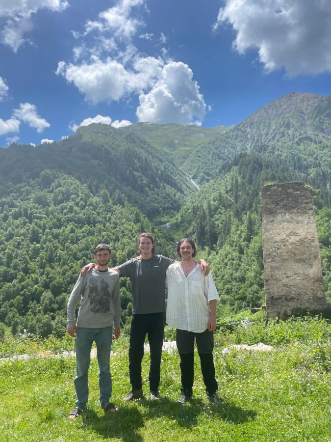 Gunter Guest House Adishi Bagian luar foto